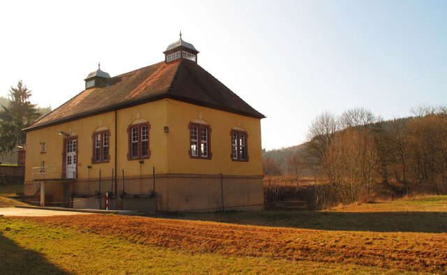 Das Elektrizitätswerk (ca. Anfang 20. Jhd.) am Tauberwehr bei der Eulschirbenmühle