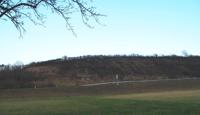 Die B27 vor dem Steilhang des Geiersbergs