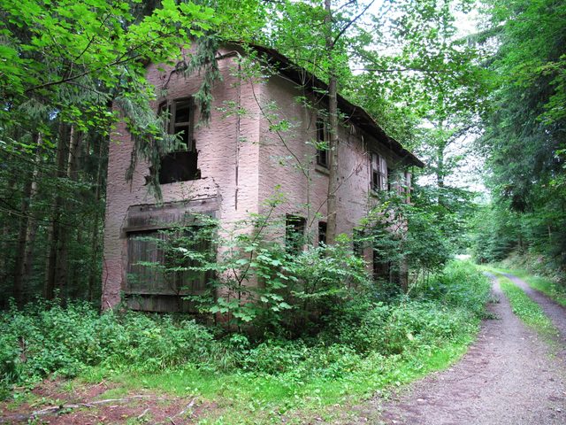 Verlassenes Haus beim Hofgut Breitenau im unteren Katzental