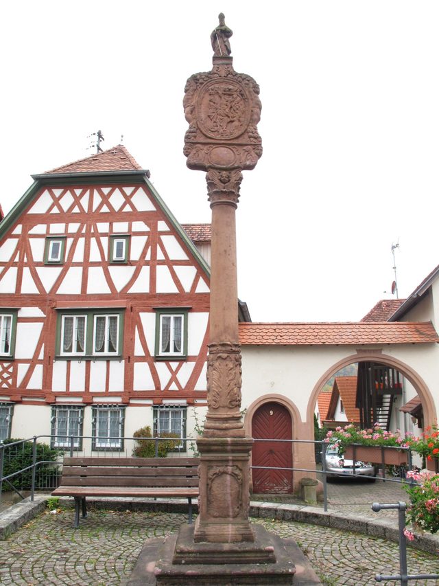 Doppelseitiger Bildstock (1721) - fast 4m hoch