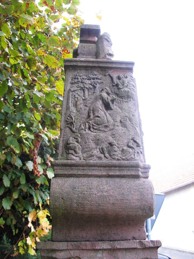 Dreiseitiger Passions-Bildstock mit Aufbau (1707, Distelhausen)