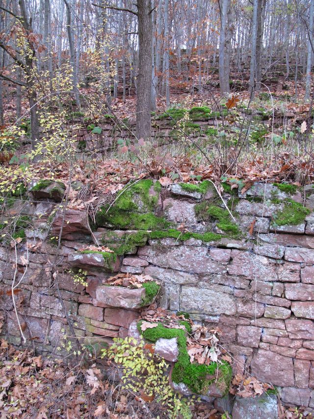 Treppe einer alten Weinbergsmauer an der Sommerleite